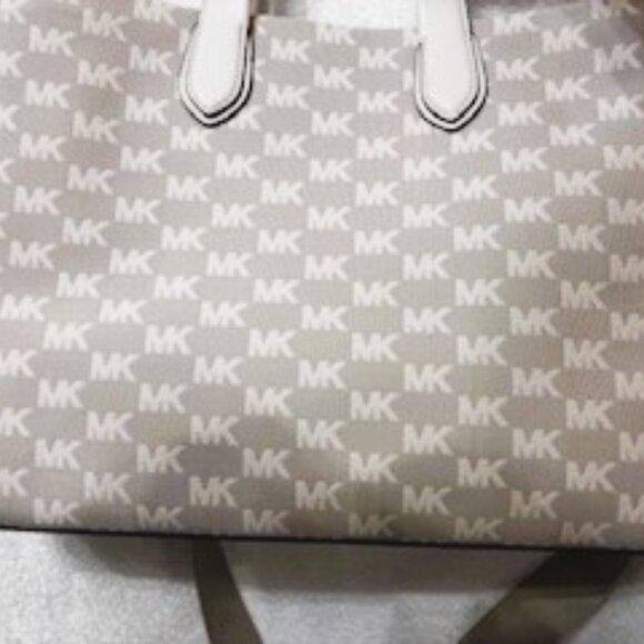 Michael Kors "Gigi" Large Tote in "Natural" NWT - Picture 5 of 11